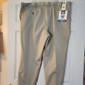 DOCKERS NEW with Tags Comfort Waistband Khaki Men Pants W-44 L-30